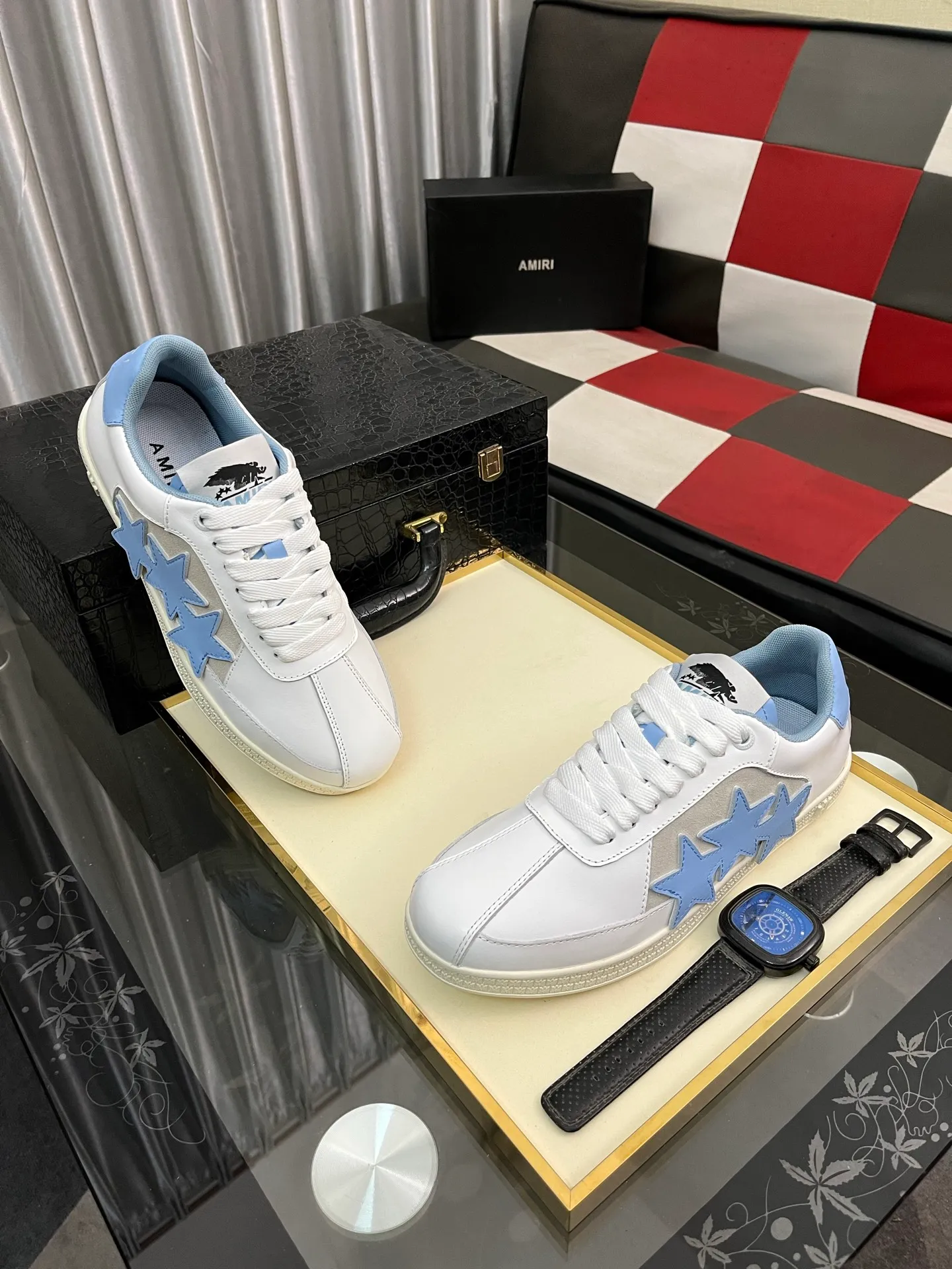 Men's shoes 💰420⌚️⌚️《AMIR*》New men's low-top casual sports sneakers bone shoes, another pair of irresistible bone shoes. Bone shoes are one of AMIRI's most popular items. They use first-layer cowhide uppers. The side bones are made of two cowhide laminations. They have a three-dimensional feel. The leather incisions are all oil-edged. Contrasting color design. Simple style. Fashionable sports. Customized metal LOGO nameplate to embellish shoelaces. Exclusive control of top version. Supports comparison. Breathable mesh lining Original rubber outsole A must-have item for daily leisure Suitable for various occasions Check it out if you pursue high quality Super cool uppers Size: 38-446️⃣ Colors available